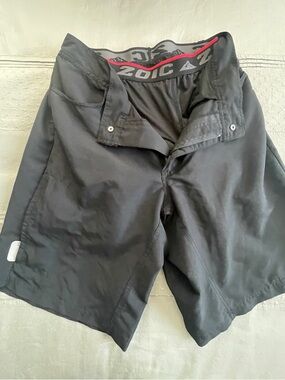 Carnari Baggy Bike Shorts (L) with Removable Zoic Liner (M)